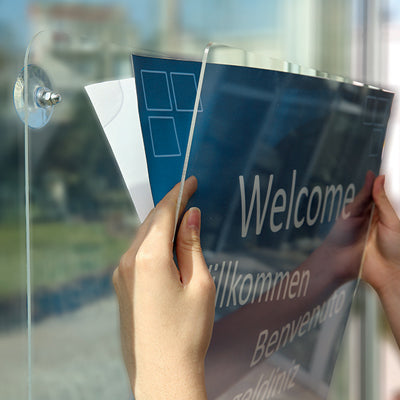 Transparenter Acrylrahmen mit Saugnäpfen zur beidseitigen Präsentation von Postern und Flyern