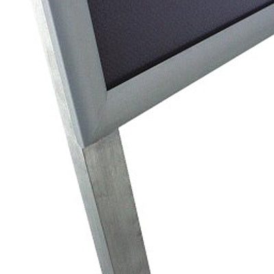 Standbeine aus Aluminium bei einem Werbeaufsteller