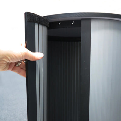 Messetheke rund mit wendbarer Schwarz-Weiß-Tischplatte - Detailansicht Paneele