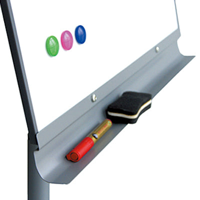 Praktische Ablageschale am mobilen Flipchart für Whiteboard-Marker, Magnete und Reinigungsschwamm