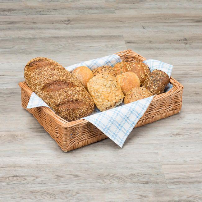 Kleiner Füllkorb aus Vollweide mit Brot und Backwaren für eine verkaufsfördernde Warenpräsentation