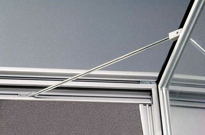 Detailansicht Fenster des Info-Schaukastens mit Filzrückwand