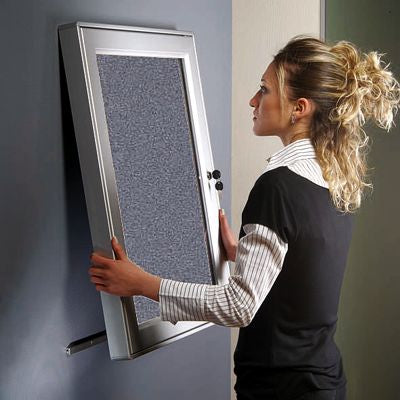 Wandmontage horizontal – wetterfester Menü-Schaukasten