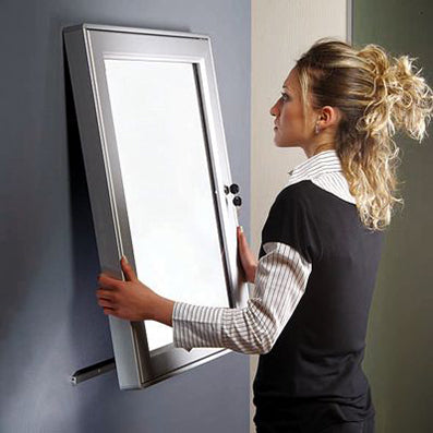 Montageset mit Schrauben, Dübeln, Magneten & Schlüsseln