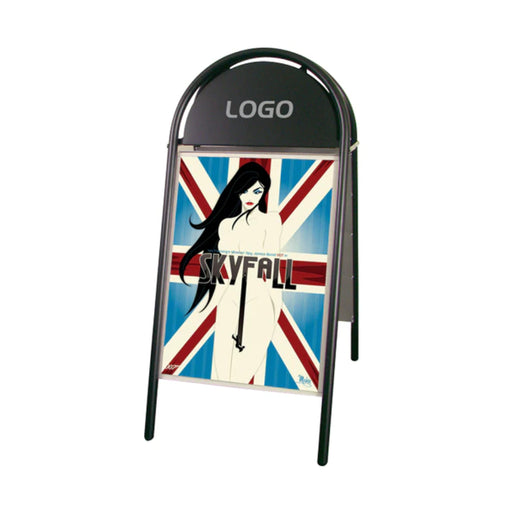 Kundenstopper Expo Gotik Lux mit Logoplatte aus Stahl für professionelle Außenwerbung im Einzelhandel