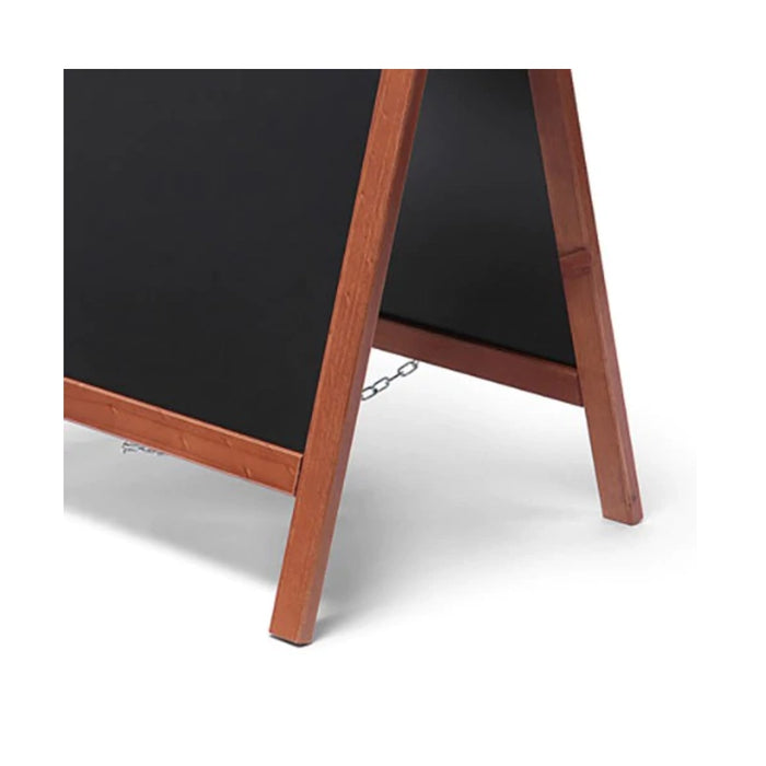 Detailansicht vom Holzrahmen in Teak-Optik beim Kundenstopper, robuste Verarbeitung für den täglichen Einsatz