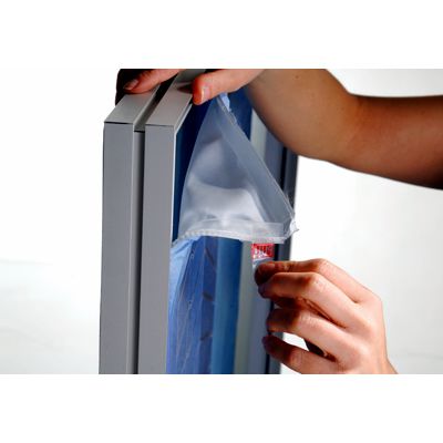 Einspannen eines Stoffbanners mit Nylonstreifen in Lagoon Aluminiumrahmen