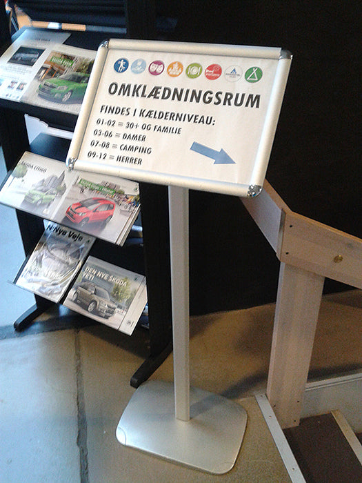 Detailaufnahme Aluminium Klapprahmen Plakatständer mit stabiler Konstruktion