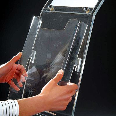 Transparenter Prospekthalter aus Acryl für Flyer und Informationsmaterial