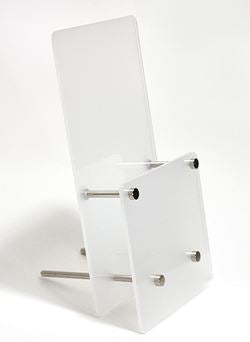 Prospekthalter matt Acryl A5 – kompakter Tischaufsteller