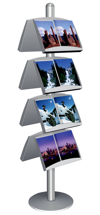 Doppelseitiger Prospektständer Multi 8 aus Aluminium mit transparenten Acrylfächern – eingesetzt auf einer Messe im Eingangsbereich