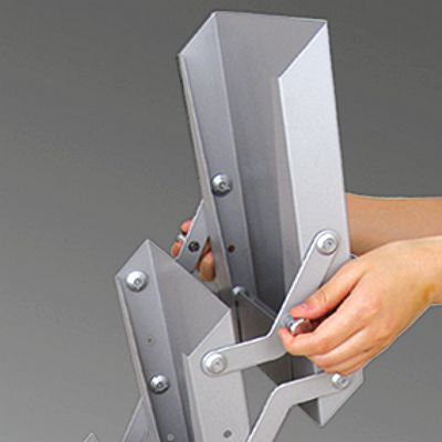 Aufbau des faltbaren Prospektständers Quick ohne Werkzeug