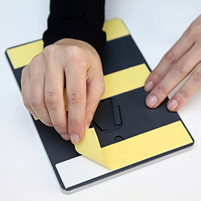 Rauchverbot-Schild mit fühlbarem Symbol und Blindenschrift - in Blindenschrift - Rückseite