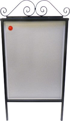 Straßenständer schwarz im Vintage Design für stilvolle Außenwerbung