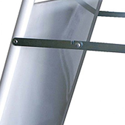 Stabiler Standfuß sorgt für sicheren Halt des Straßenständers auf Gehwegen