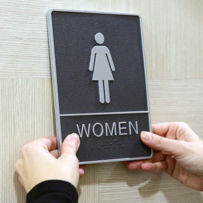 Tastbares Türschild für Damen und Herren mit Braille-Beschriftung