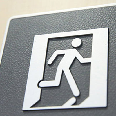 Selbstklebendes WC-Schild barrierefrei mit taktiler Schrift - in Blindenschrift